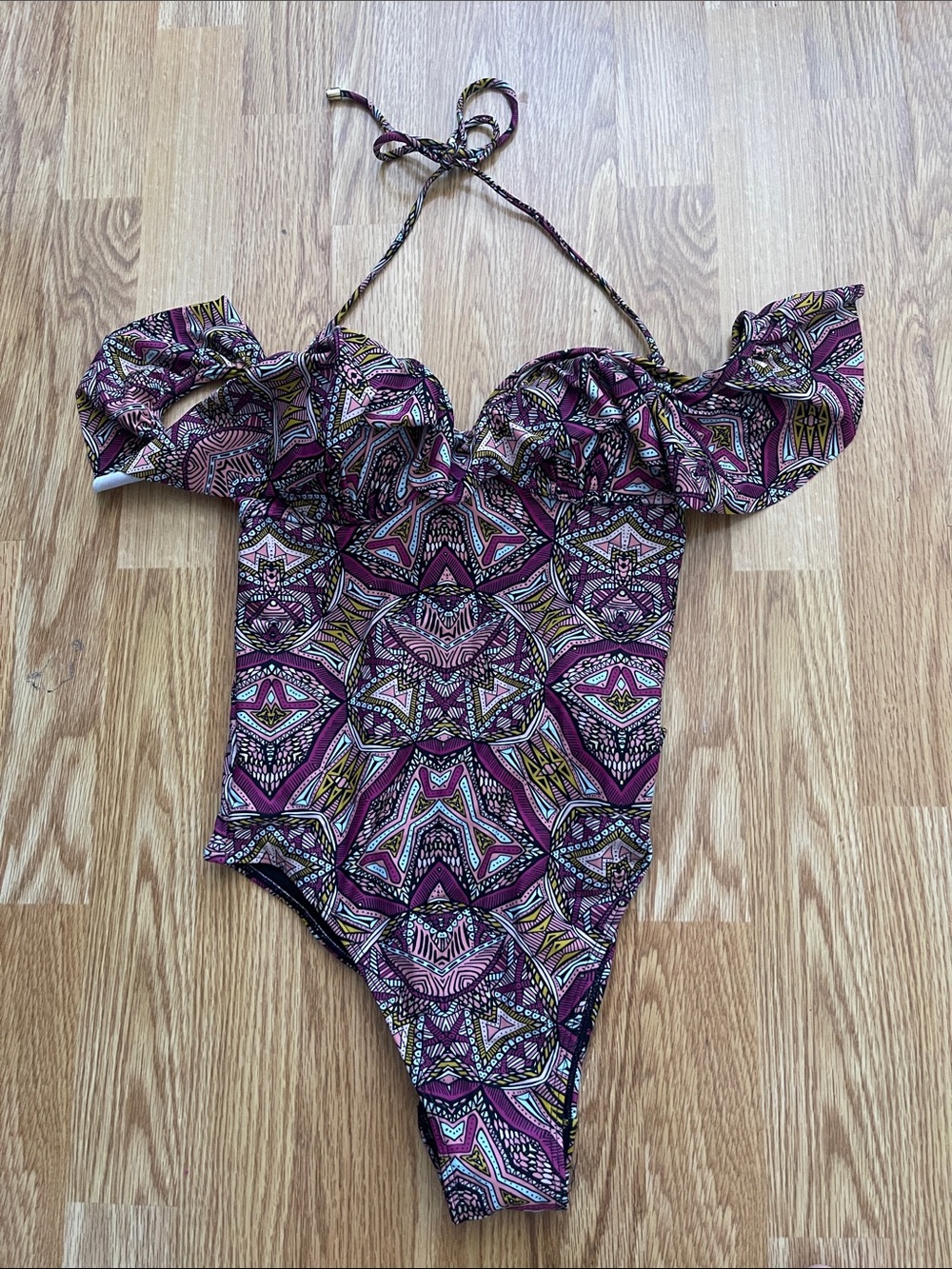 Ambercrombie & Fitch Off-Shoulder One-Piece Swimsuit in Purple Geometric Print